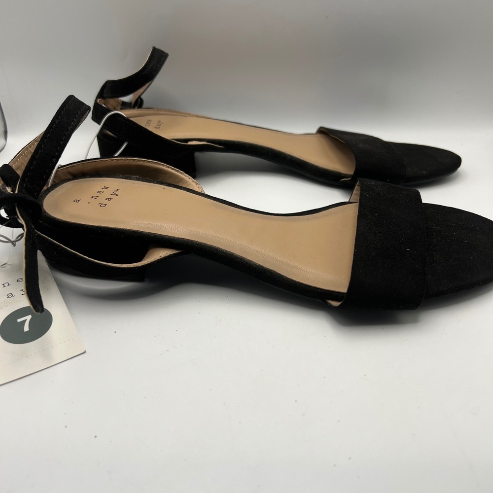 A New Day Winona Black Ankle Strap Flat Sandals Women's 7 NWT - Picture 4 of 9